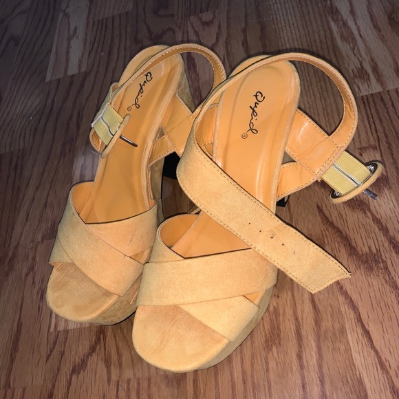 Lulus Yellow platform Heels - Picture 2 of 4